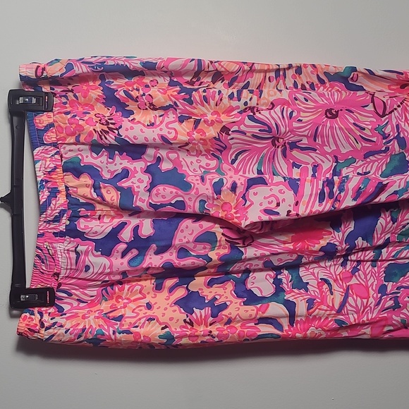 Lilly Pulitzer Vibrant Pink and Blue Joggers - Picture 12 of 12